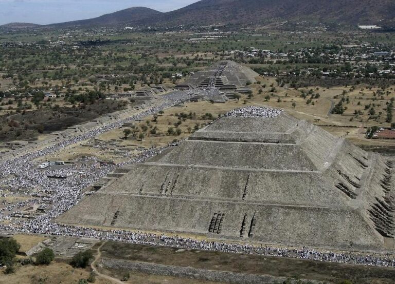 Arriban a Teotihuacán más de 105 mil personas; para la celebración del equinoccio.