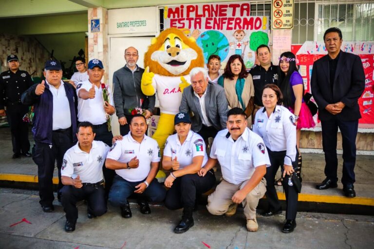 800 alumnos naucalpenses se graduaron del curso impartido por el grupo DARE