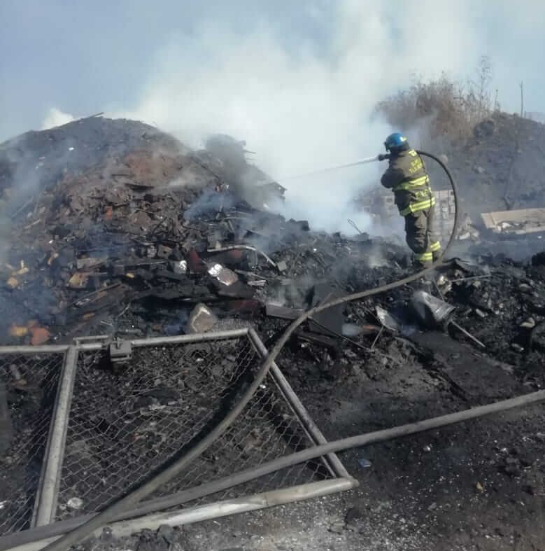 Vulcanos de Tlalnepantla apoyaron  en el combate de incendio en Tultitlán