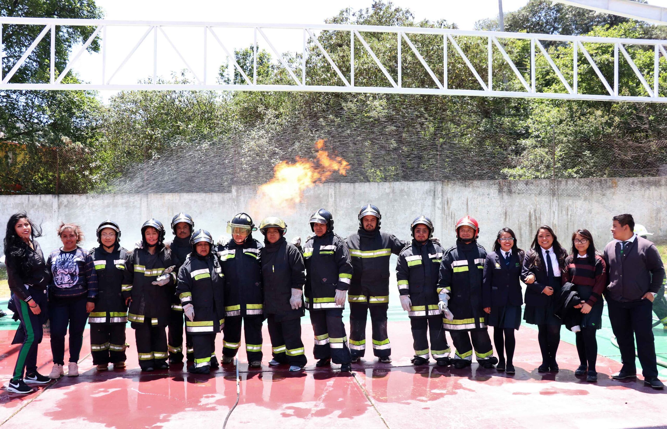 Vulcanos de Huixquilucan capacitaron a la Unidad Interna de Protección Civil del Colegio Nacional de Educación Profesional Técnica