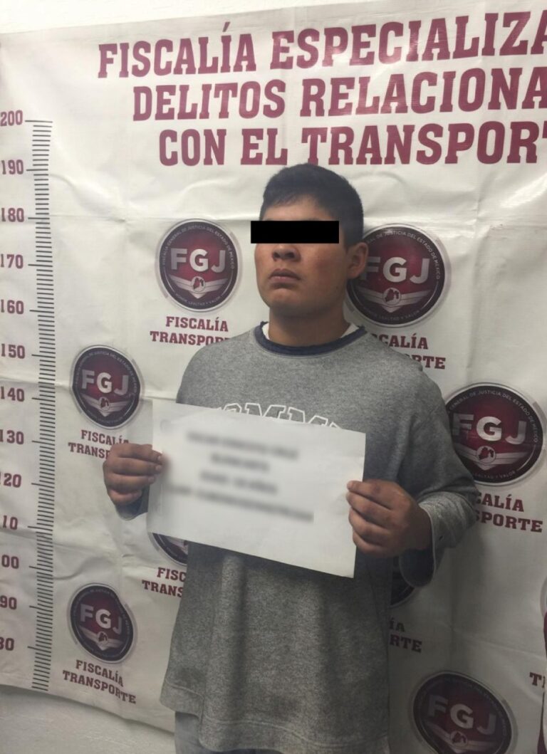 Fue asegurado por  policías de Ecatepec presunto delincuente que lanzo una granada en unidad del transporte público