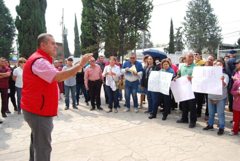 Vecinos y comerciantes se reunieron con el alcalde Ariel Juárez para acordar las acciones de mejoramiento de las colonias centro de Cuautitlán.