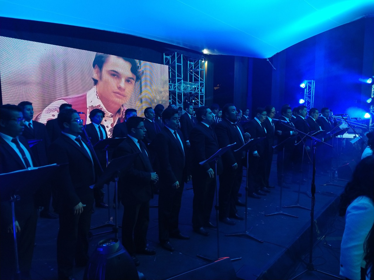 Anuncian concierto en homenaje a Juan Gabriel