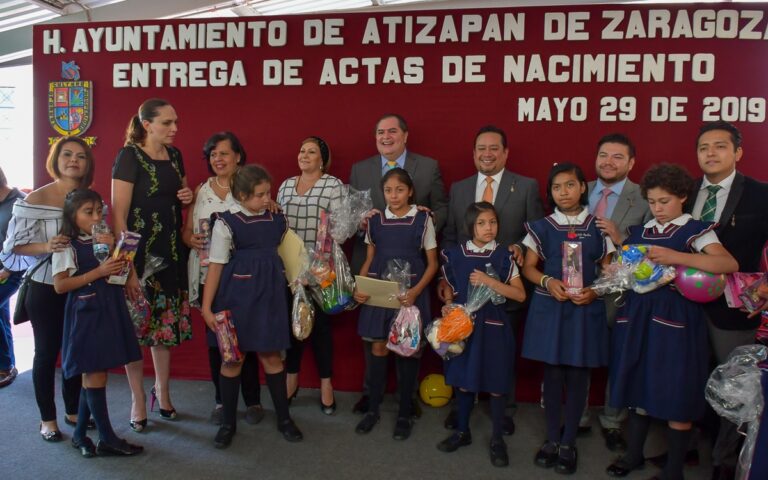 Gobierno de Atizapán de Zaragoza hizo entregan de actas de nacimiento a niñas del Internado Guadalupano Calacoaya A. C.