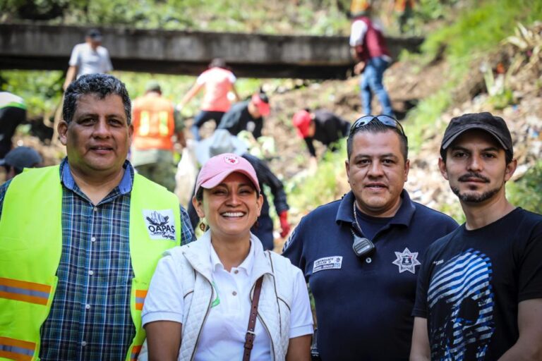 Ciudadanos y gobierno se unen para realizar trabajos de limpieza en la Colonia La Mancha III de Naucalpan 