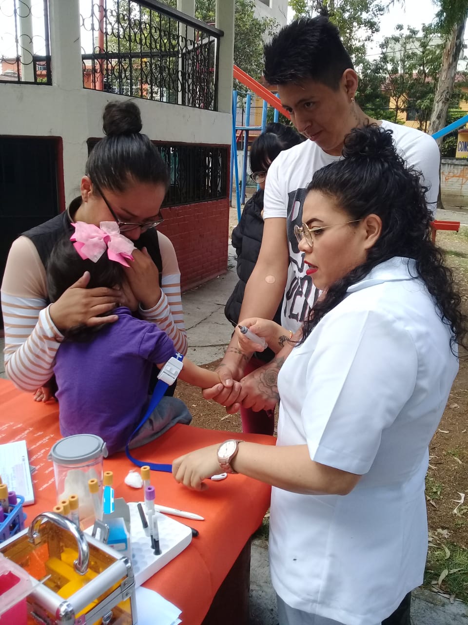 Brindan análisis clínicos  gratuitos  a los habitantes de Tlalnepantla