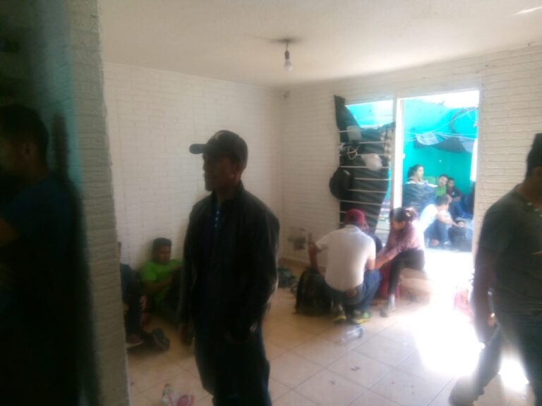 Rescatan a migrantes hacinados en domicilio de Ecatepc