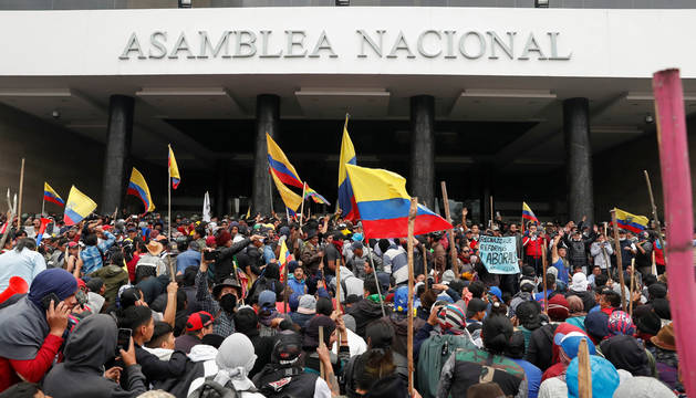 Ecuador enfrenta protestas….gobierno declara crisis que lo mantiene parado