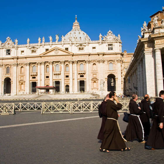 Publica Vaticano un manual para tratar casos de abusos a menores en la Iglesia