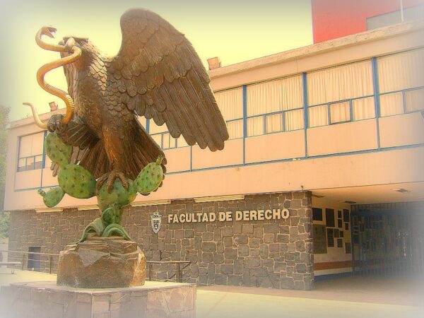 facultad de derecho-péndulo