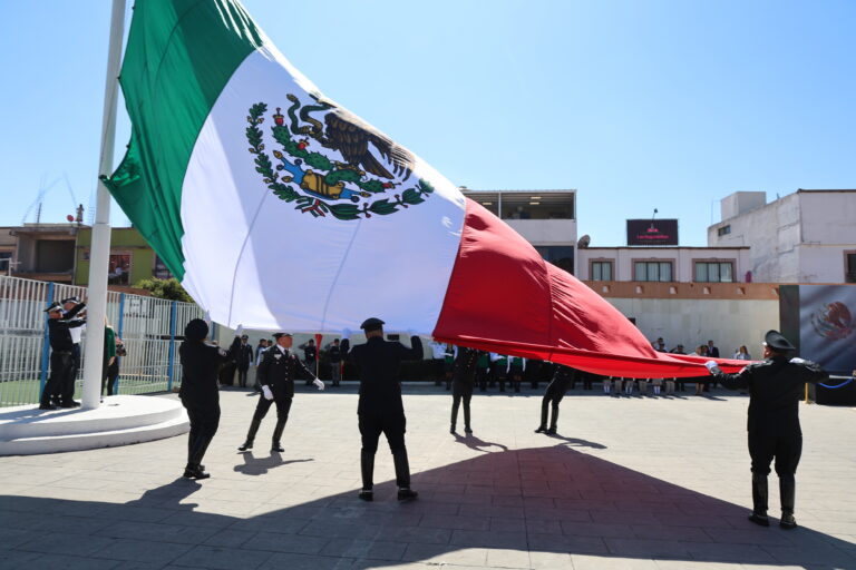 Huixquilucan día de la bandera