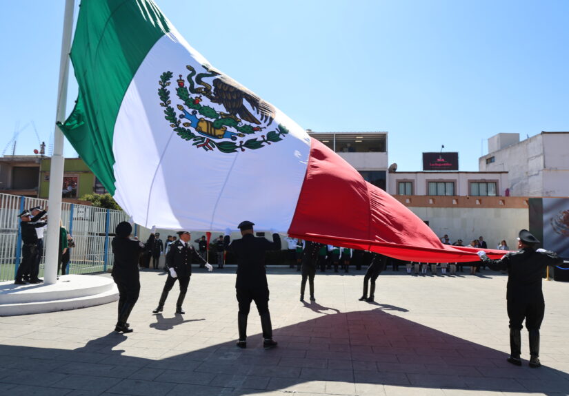 Huixquilucan día de la bandera