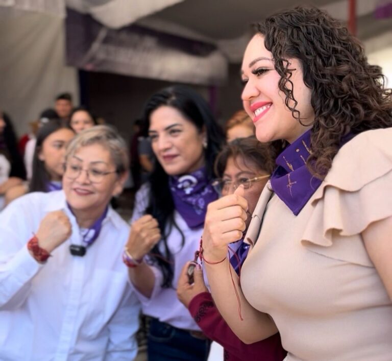 La Paz puerta violeta