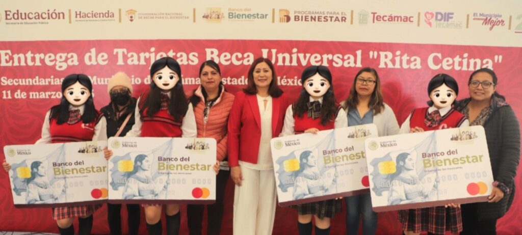 Entrega de becas en Tecámac