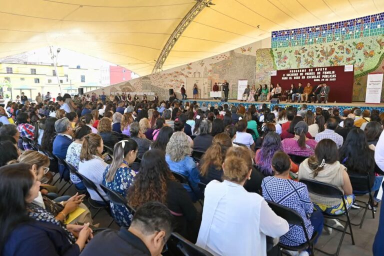 entrega de apoyos a 220 escuelas Tlalnepantla