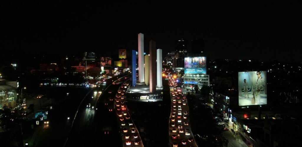 iluminación de las torres de satelite