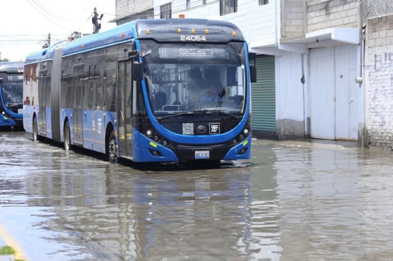 Trolebús inundado