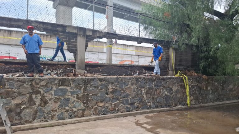 Colapsa barda en hospital IMSS