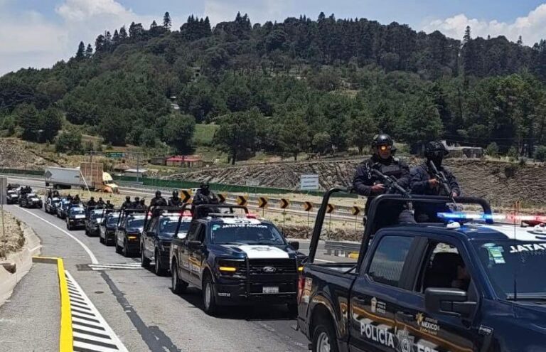 En esta zona boscosa detienen a dos sujetos en flagrancia con armas de fuego.