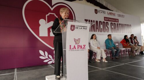 entrega de Tinacos en Los Reyes la Paz