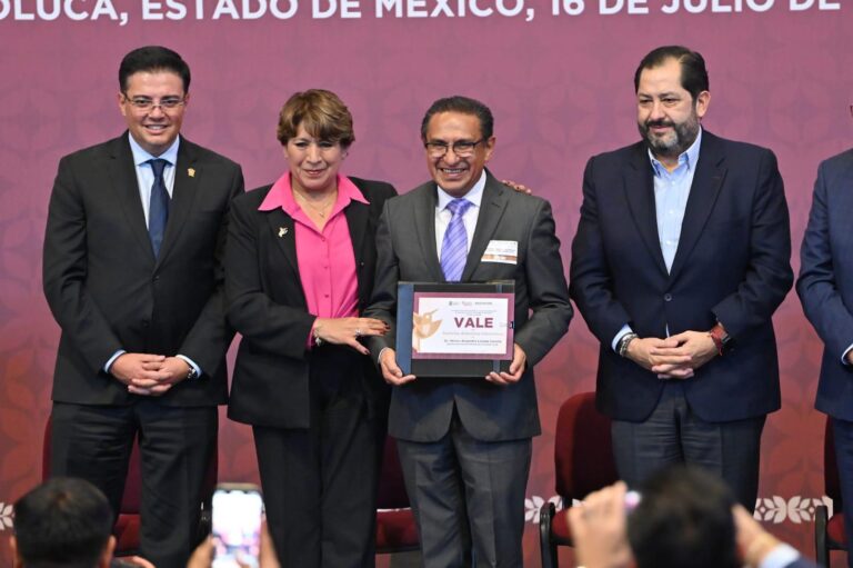 Acude Francisco Vázquez a firma de convenio entre el GEM y el SMSEM