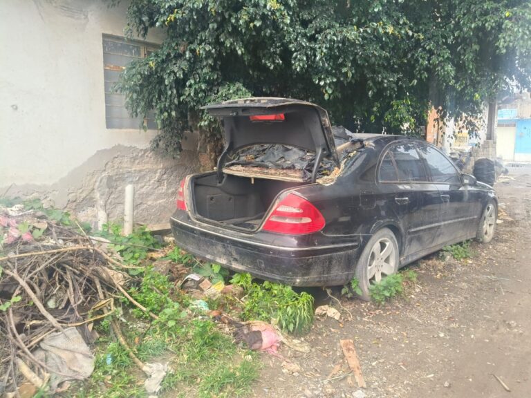 Retiran autos abandonados en Valle de Chalco para limpiar calles y mejorar seguridad