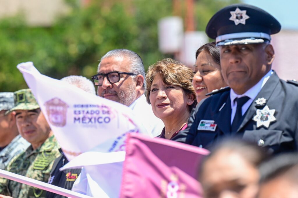 Chimalhuacán entrega de patrullas