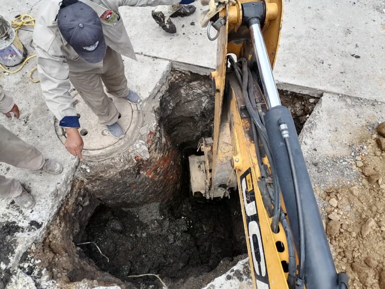 Socavón reparado en calle Capulines, Santa Rosa de Lima