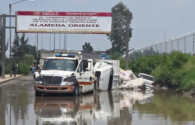 volcadura en Nezahualcóyotl