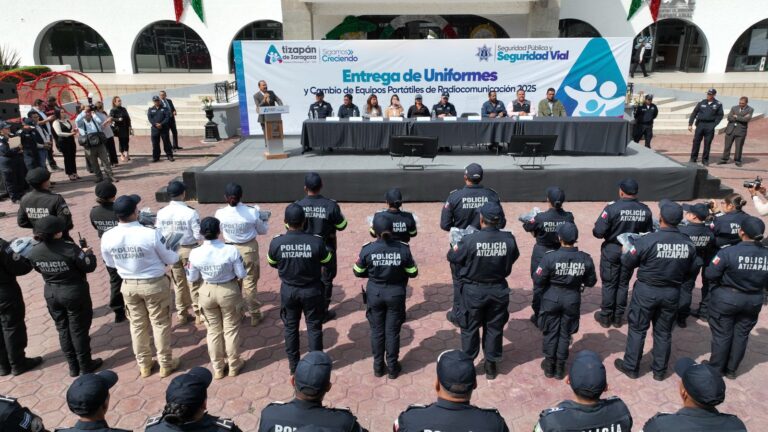 Atizapán entrega de equipo