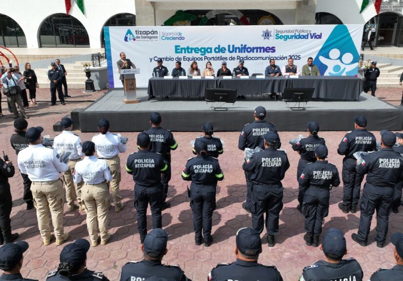 Atizapán entrega de equipo