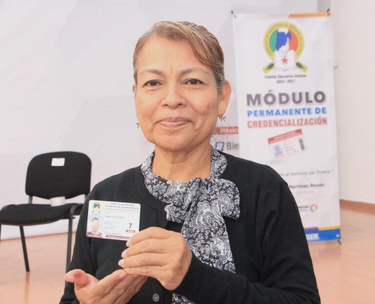 Más de 42 mil maestras y maestros cuentan ya con la credencial del SMSEM