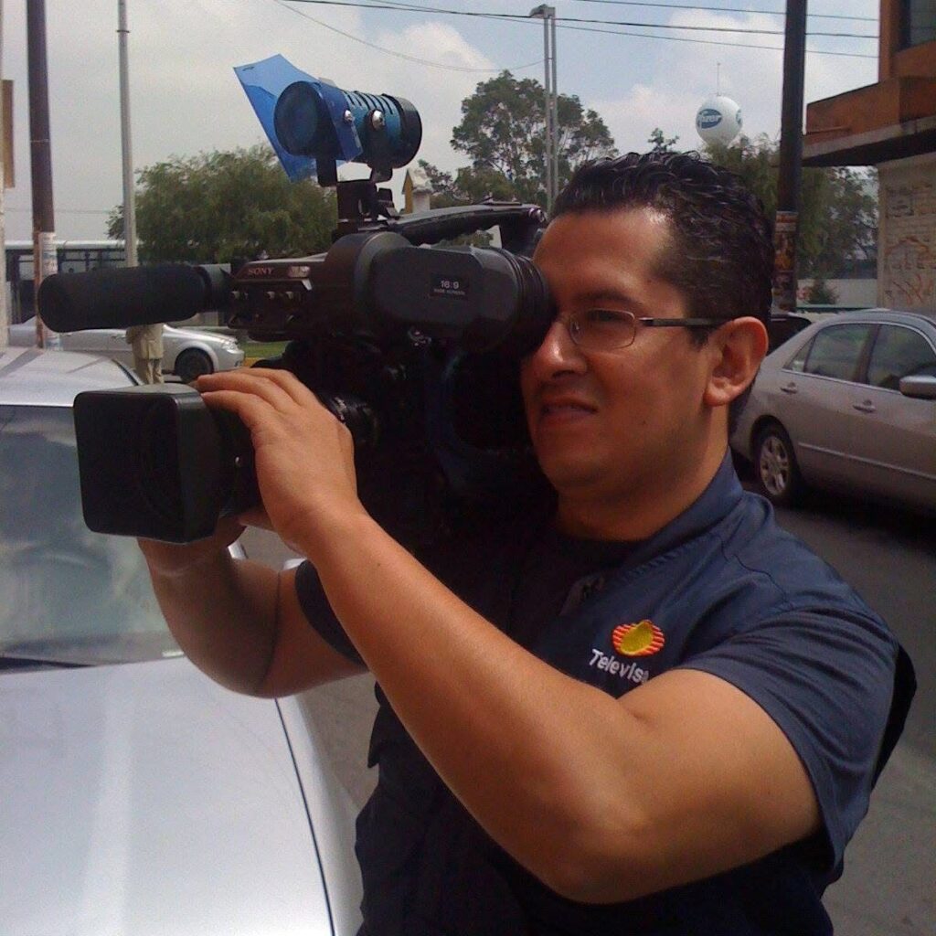 100 periodistas apoyo