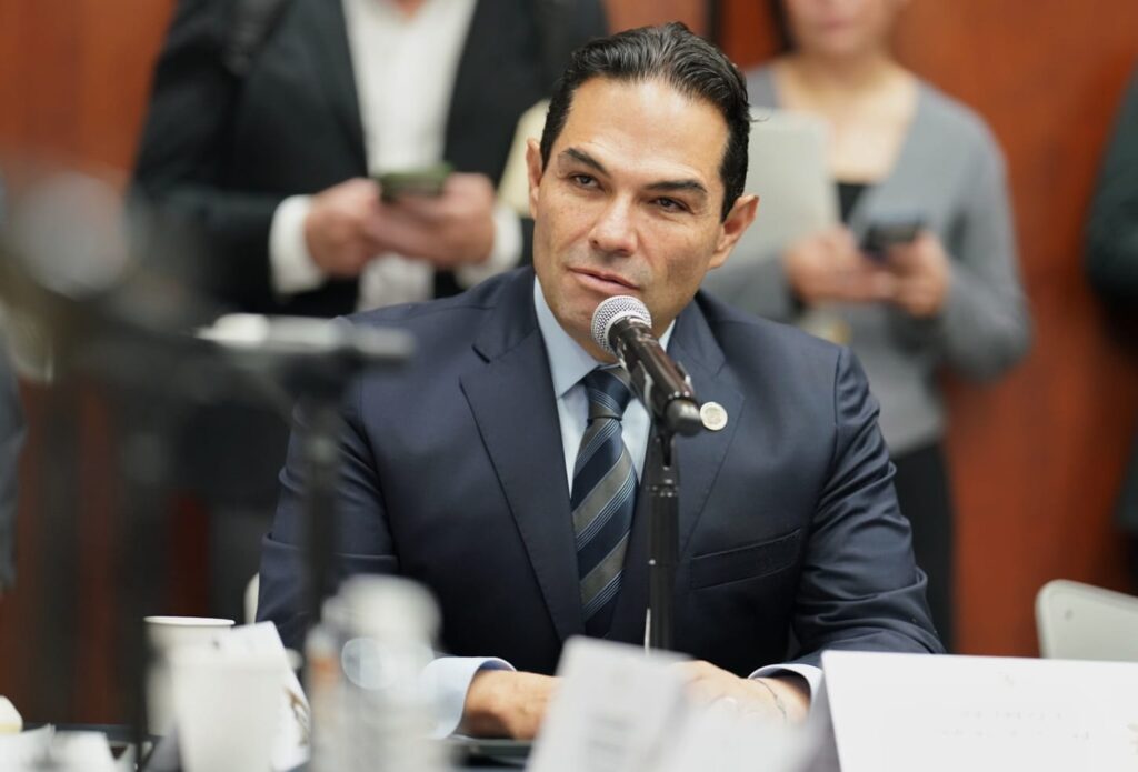 Enrique Vargas-Senador (4)