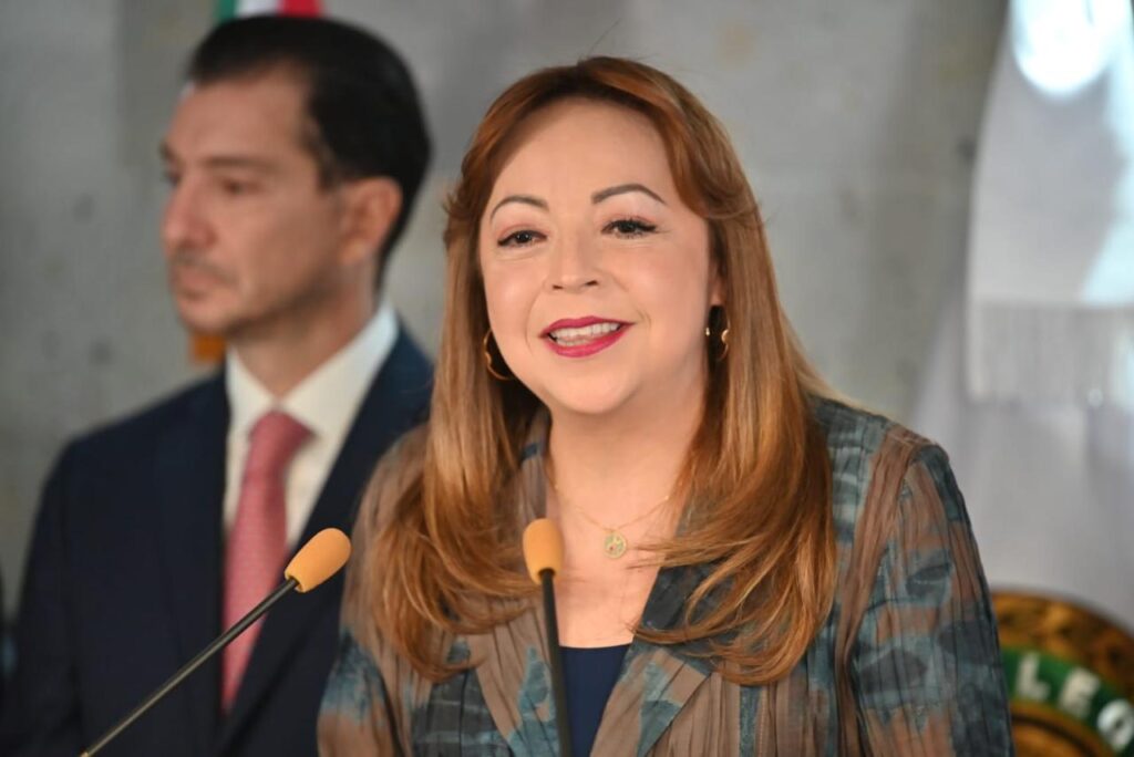 Lili Urbina