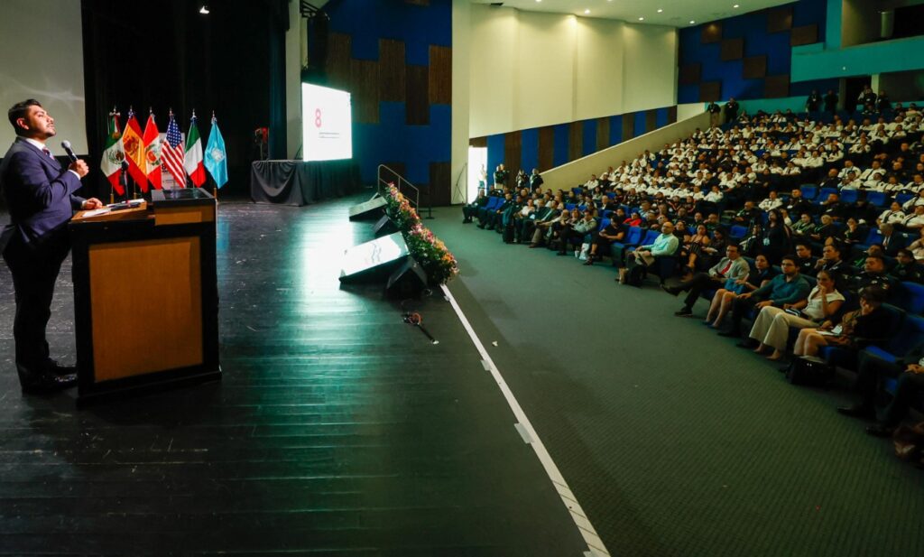 Adolfo Cerqueda Neza, Foro