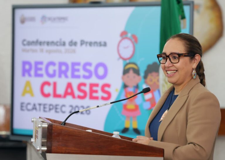 Azucena Cisneros Ecatepec Feria de regreso a clases