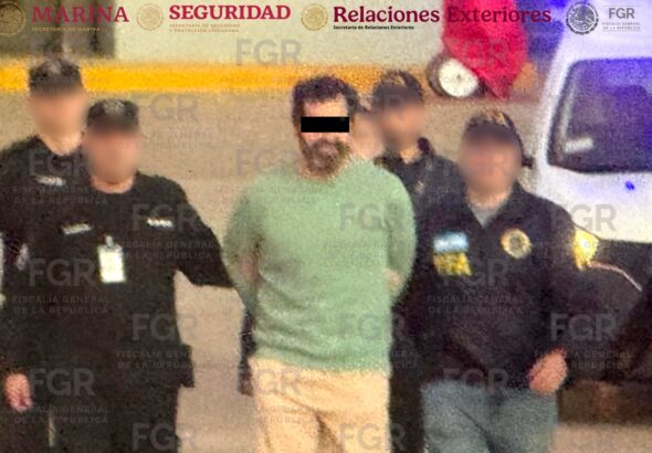 FGR traslada desde Argentina a Fernando “N”, señalado por su posible relación con una red criminal de contrabando y distribución de combustible