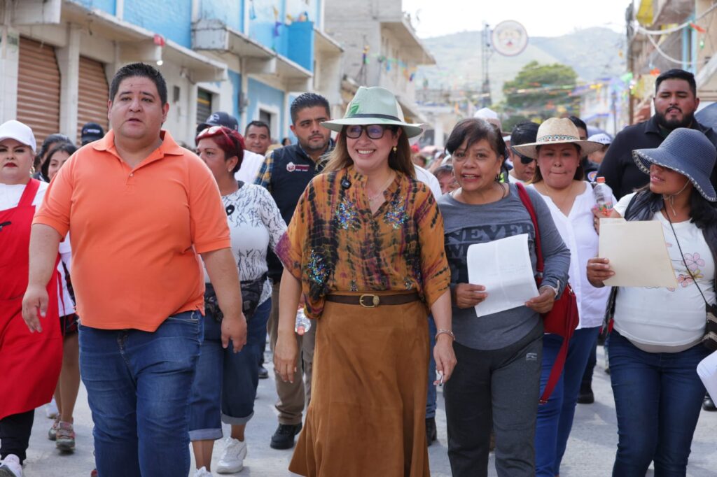 Azucena Cisneros