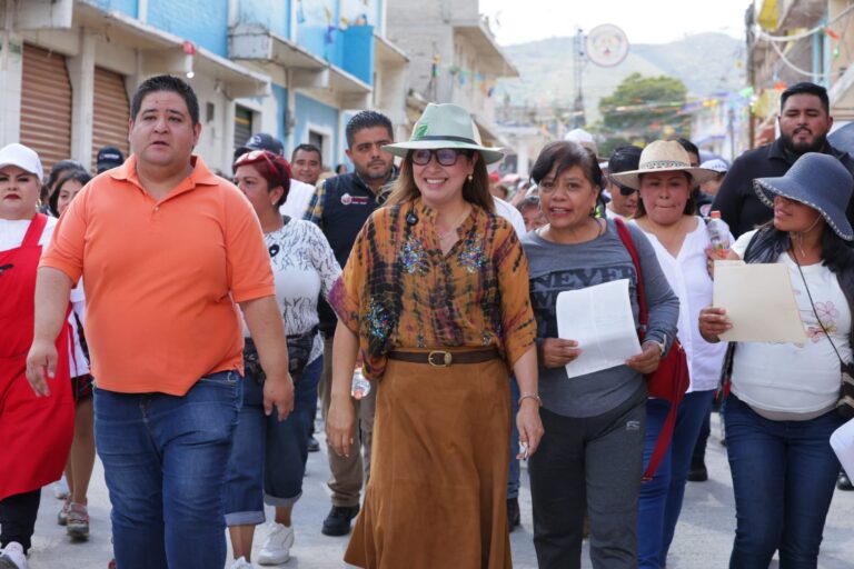 Azucena Cisneros