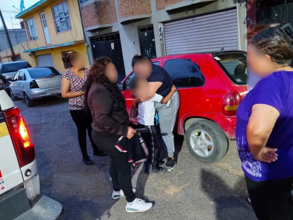 policias rescatan a joven en Ecatepec