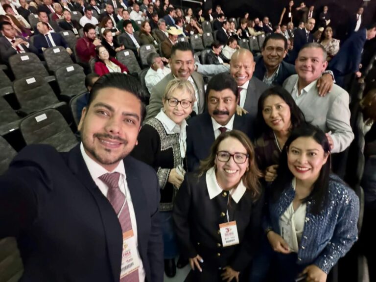 Azucena Cisneros 3er informe