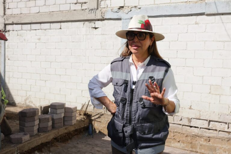 Azucena Cisneros